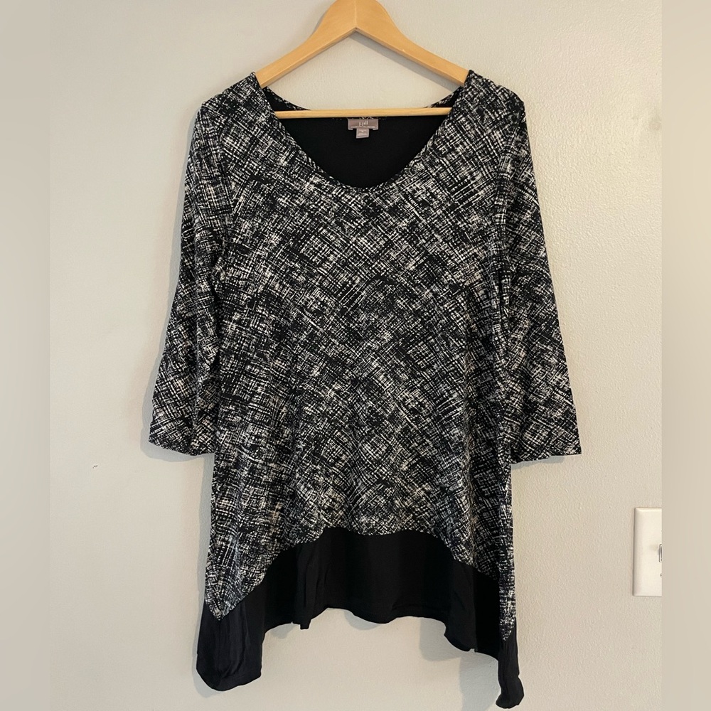 J. Jill Black and White Patterned Tunic Top